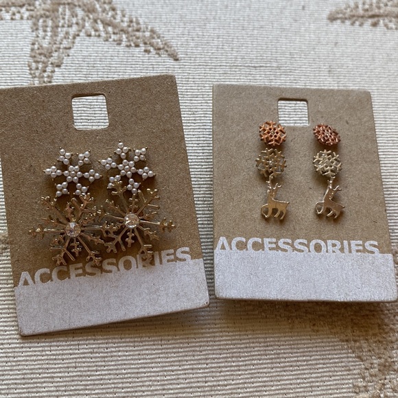 Old Navy Jewelry - 🎉HP🎉 Bundle of Winter Themed Old Navy Stud Earrings